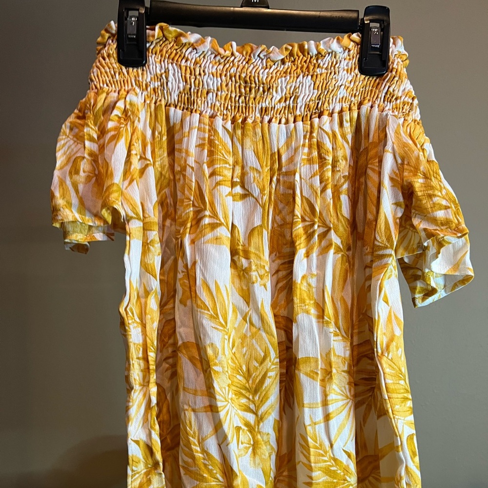 NWT Hailey & Co off-the-shoulder top, size medium